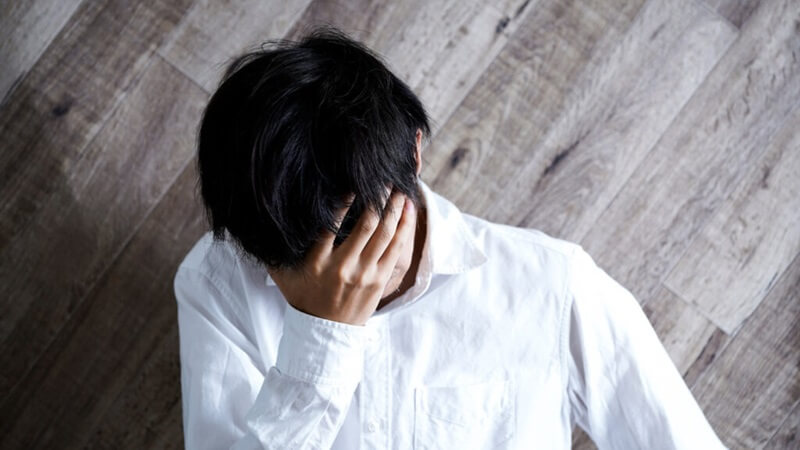 仕事が不向きと感じるのは甘えではないかと悩む男性の画像