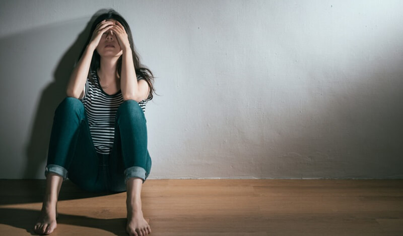 限界を感じても無理をしがちな女性の画像