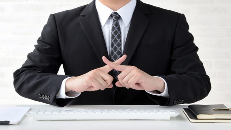 会社員に限界を感じるのは甘えではないと伝える男性の画像