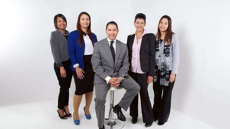 向いている職場で働きハッピーな人たちの画像