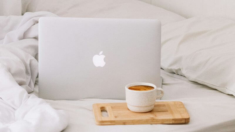 パソコンとコーヒー