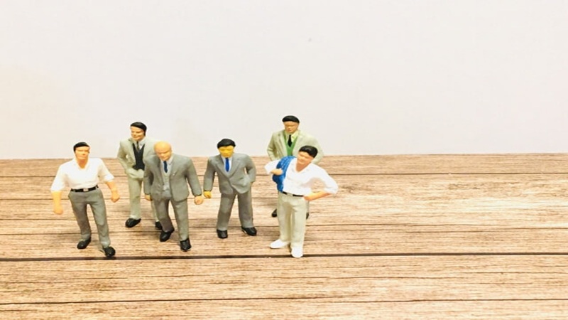 誰にでも起こりうるキャリアプラトーに頭を悩ますいろいろなタイプのビジネスマン